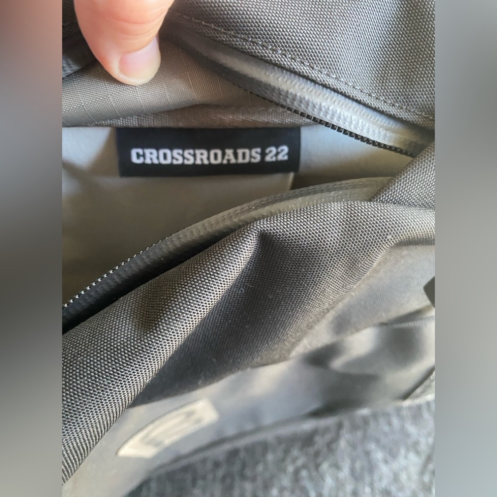 YETI crossroads 22L Backpack NWOT - Picture 4 of 16